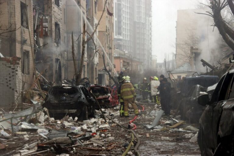 Un ataque ruso deja al menos 41 muertos en Poltava, en el este de Ucrania
