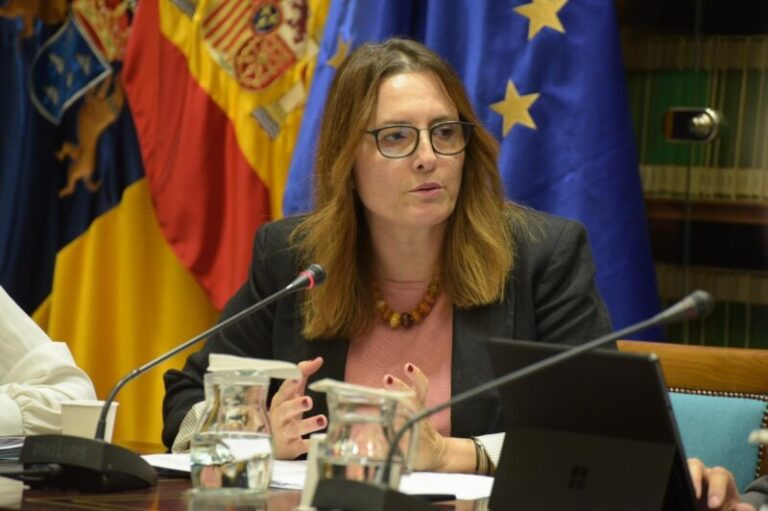 Canarias ya tiene más de 5.000 menores migrantes bajo tutela y urge al Estado que coordine la derivación a otras CCAA