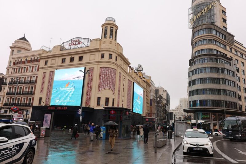 Imagen de la promoción de la isla de Fuerteventura en la plaza de Callao, Madrid.
