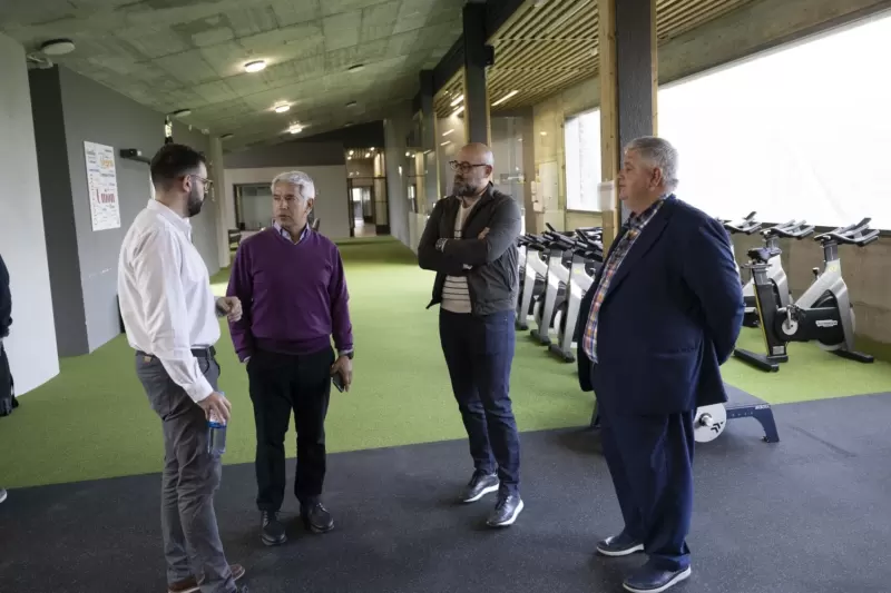 Visita a las instalaciones de la Ciudad Deportiva de la UD Las Palmas de miembros de la Comisión Organizadora de la RFEF para la celebración del Mundial 2030 de fútbol / UD Las Palmas