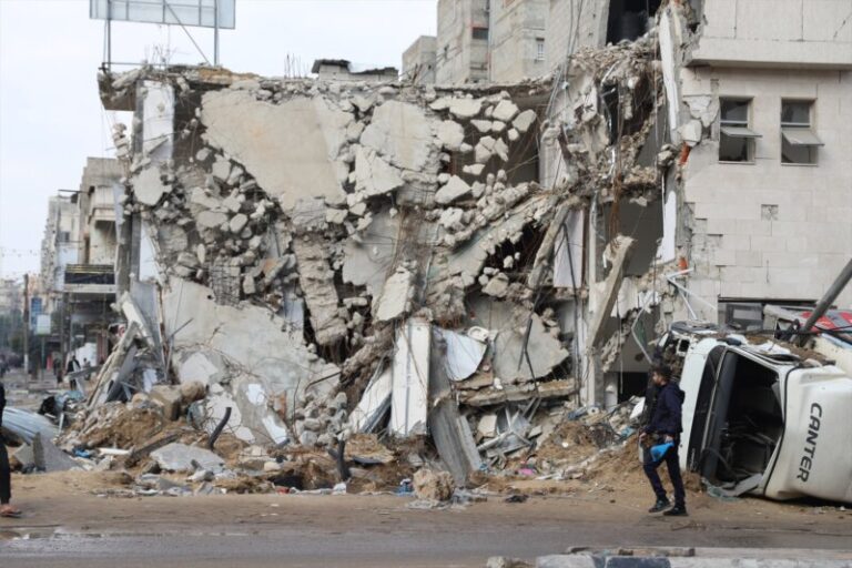 Decenas de palestinos muertos en nuevos bombardeos del Ejército de Israel