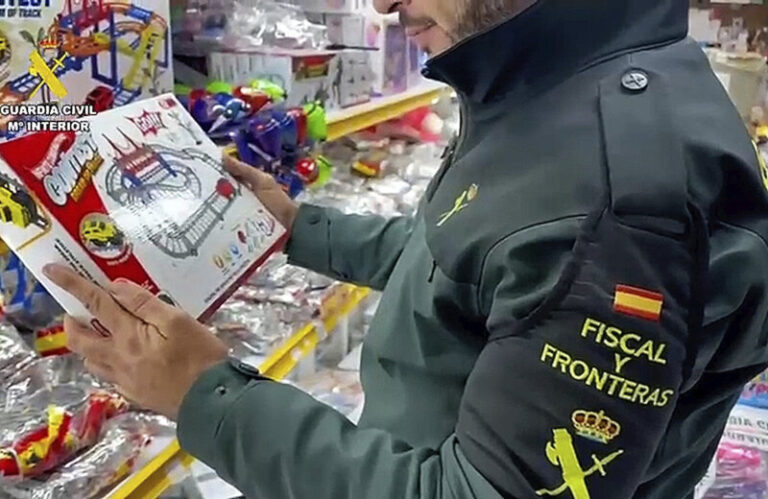 Requisan más de 400 juguetes en un bazar en Granadilla de Abona