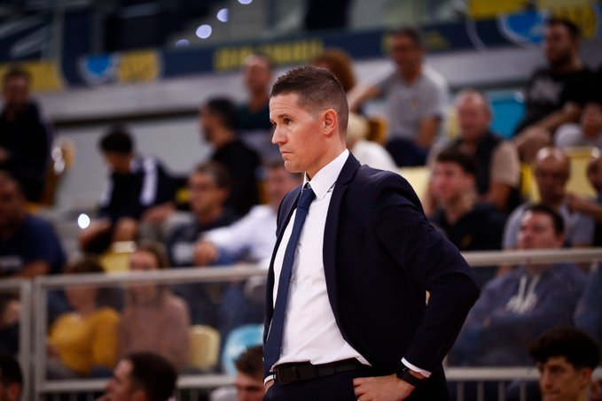 Imagen del entrenador de Dreamland, Jaka Lakovic, durante el partido ante el Turk Telekom. Foto "X" Dreamland Gran Canaria