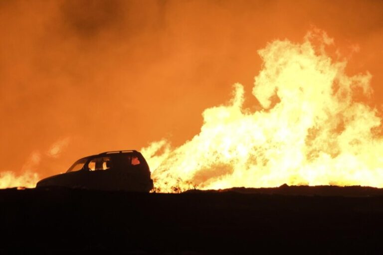 La situación del incendio en una planta de compostaje de Tenerife es estable
