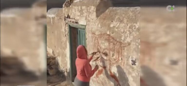 Pintan un mural en una vivienda del siglo XVIII en Lanzarote