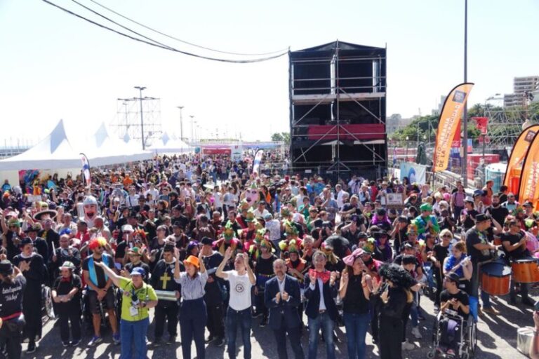 La Sardina de la Inclusión congrega en Santa Cruz a más de 4.000 personas 