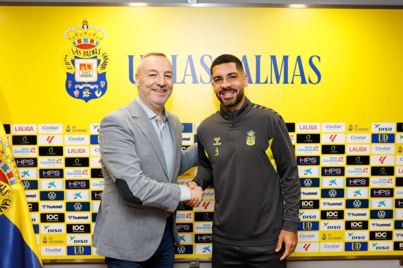 Imagen renovación Álex Suárez hasta 2026. Imagen "X" UD Las Palmas