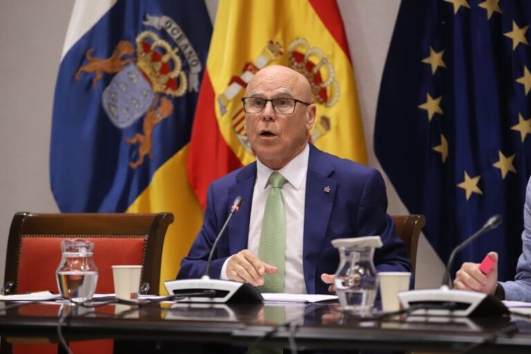 El Diputado del Común se despide pidiendo a la administración canaria que cumpla la ley