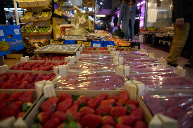 El 25 % de las familias reduce su gasto por la subida de alimentos, según Facua