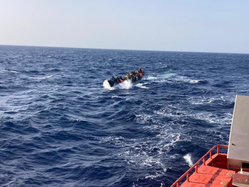 Dos fallecidos en un cayuco rescatado en Gran Canaria 