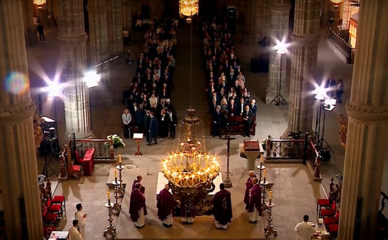 Canarias rinde homenaje a Lorenzo Olarte en su misa funeral