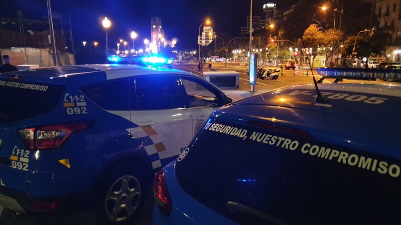 Los policías adscritos a la Fiscalía del Menor trasladaron a la víctima a un centro de salud y luego a las dependencias policiales, y localizaron también a su madre