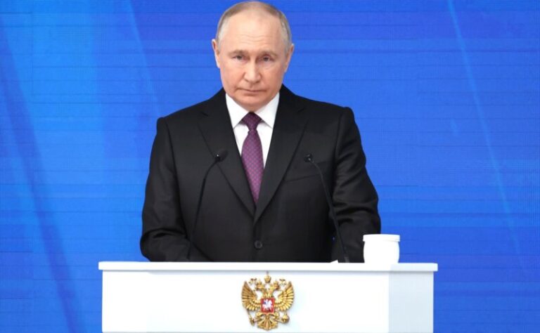 Putin anuncia tres días de alto el fuego por el aniversario del final de la Segunda Guerra Mundial