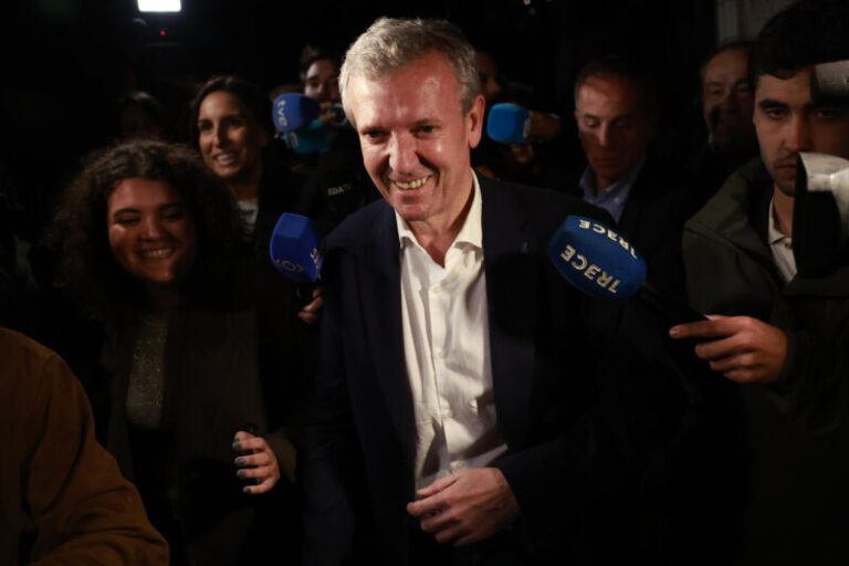 El PP logra la mayoría absoluta y Alfonso Rueda continúa como presidente de la Xunta