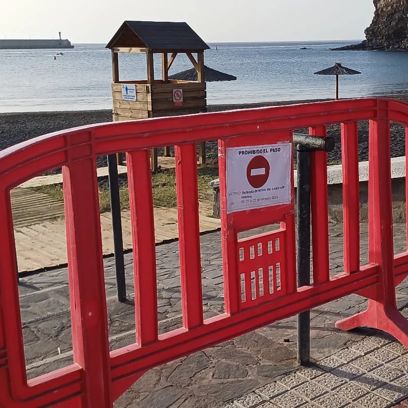 Cierre parcial de la playa de San Sebastián de La Gomera para trabajos de limpieza en la bahía / Ayuntamiento de San Sebastián de La Gomera