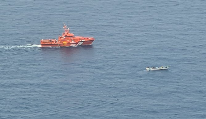 Trasladados a Canarias 220 migrantes rescatados en cuatro pateras