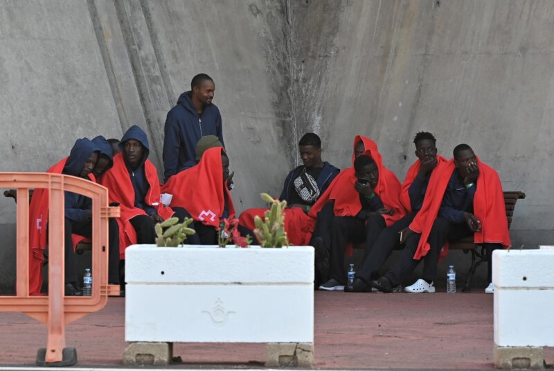 Más de 400 personas son rescatadas cerca de Canarias en 7 cayucos
