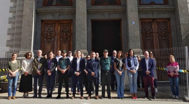 Canarias muestra su apoyo a las familias y amigos de los guardiaciviles fallecidos en Barbate