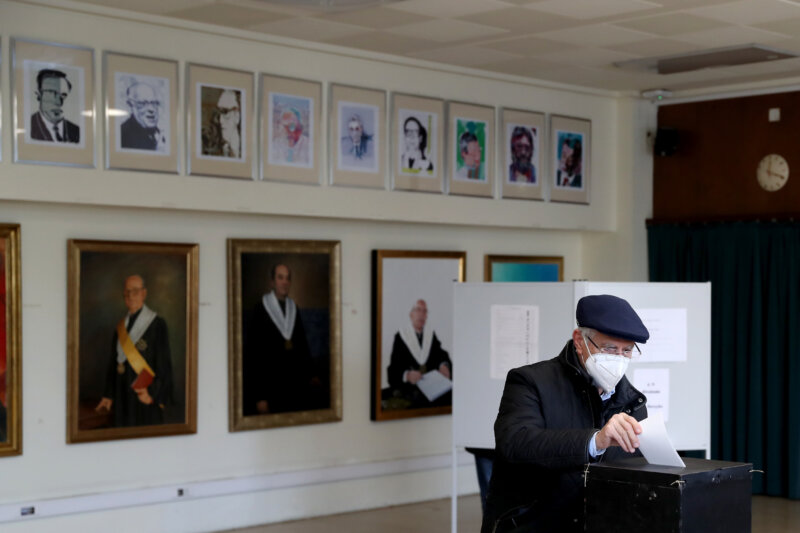 Santos, antiguo ministro de Infraestructuras, se impuso claramente con más del 60 por ciento de los votos al ministro del Interior, José Luís Carneiro