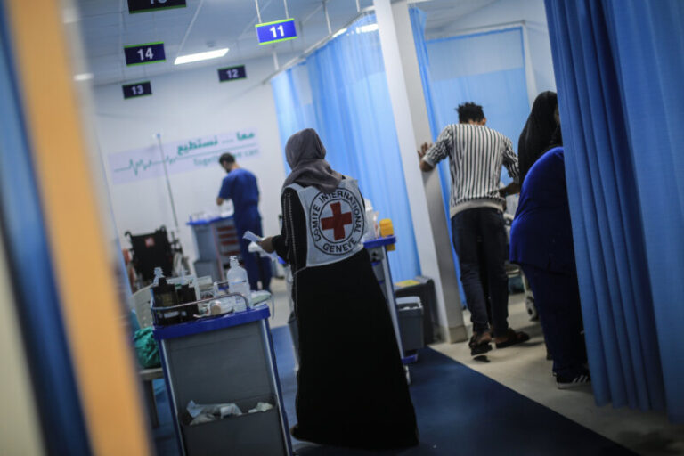 La OMS estima que unos 9.000 pacientes necesitan evacuación urgente de Gaza por heridas y enfermedades