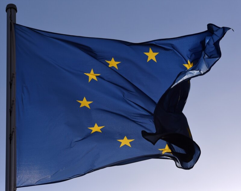 Europa pide a España que se adapte a la normativa europea sobre gestión de residuos, antes de llegar a los tribunales / Bandera Unión Europea / Archivo Europa Press
