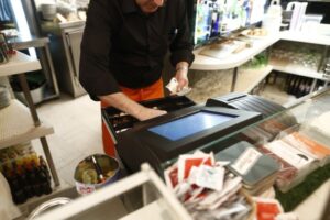 En 10 años ha aumentado en un 111,7% la contratación de trabajadores extracomunitarios en Canarias, según los últimos datos del Ministerio de Inclusión, Seguridad Social y Migraciones