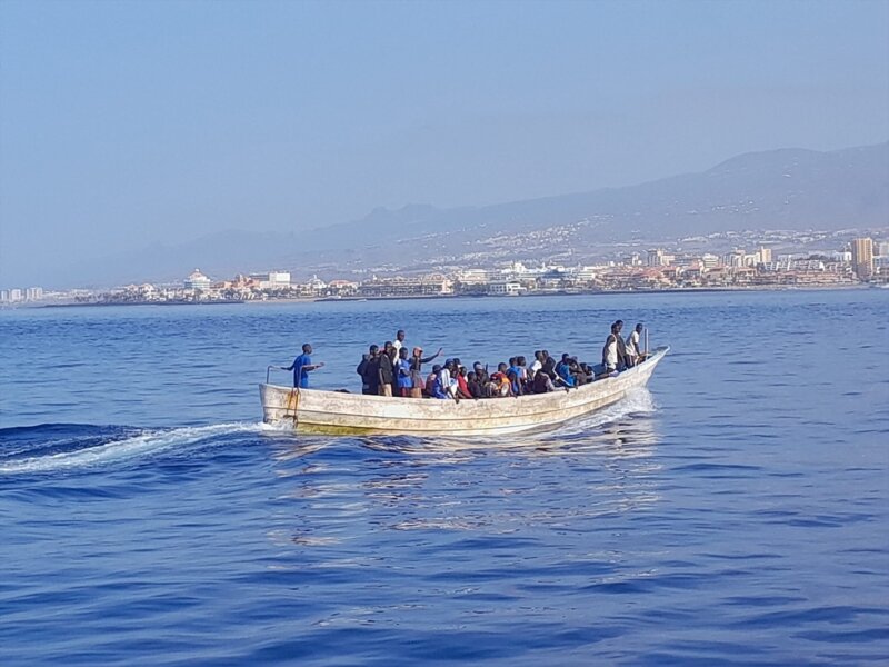 Imagen de archivo de cayuco llegando a la costa de Tenerife / Salvamento Marítimo