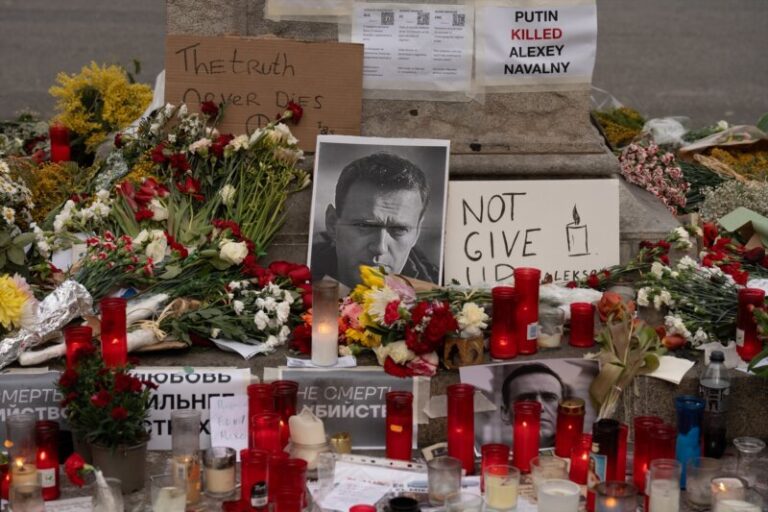 Más de 50 detenidos durante el funeral de Alexei Navalni