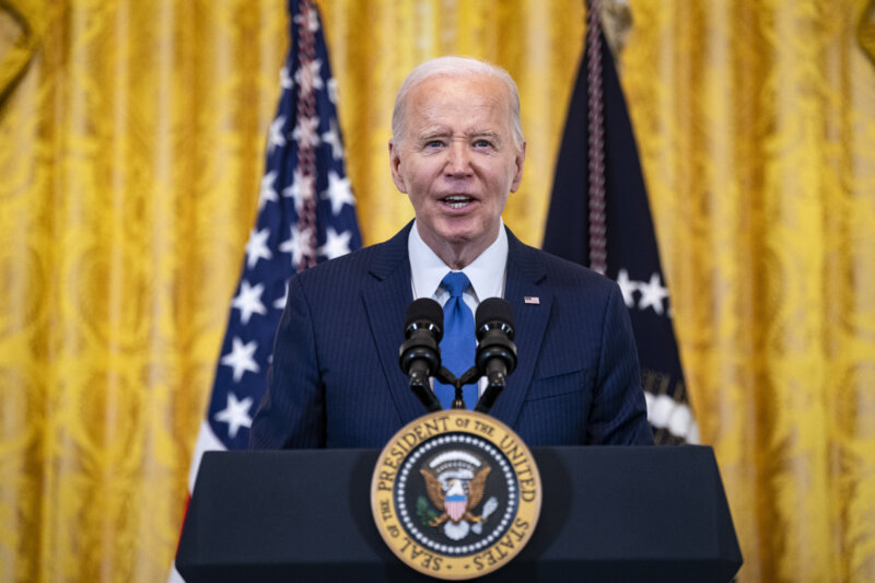 Biden pide a Netanyahu "discutir vías" para "atacar a Hamás" sin "una gran ofensiva terrestre en Rafá"