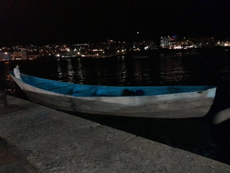Rescate en Marruecos de 29 migrantes que creían haber llegado a Lanzarote Foto archivo,. Patera en un muelle de Canarias tras rescatar a migrantes PERFIL 'X' DE SALVAMENTO MARÍTIMO 21/3/2024.