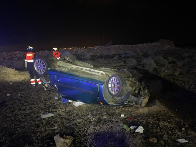 Fallece un conductor al salir despedido del coche tras dar varias vueltas de campana en Lanzarote