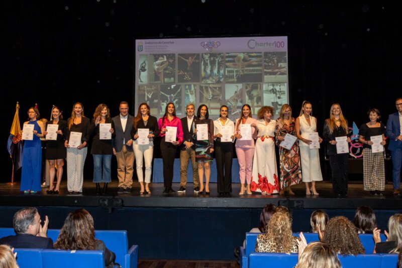 Es la primera vez que se realiza un homenaje colectivo a deportistas mujeres jóvenes y veteranas