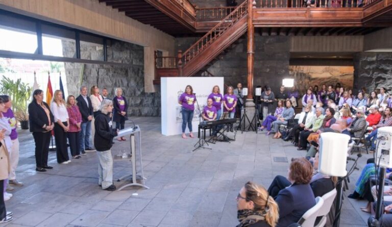 Fernando Clavijo: “La sociedad canaria va dando pasos hacia la igualdad”