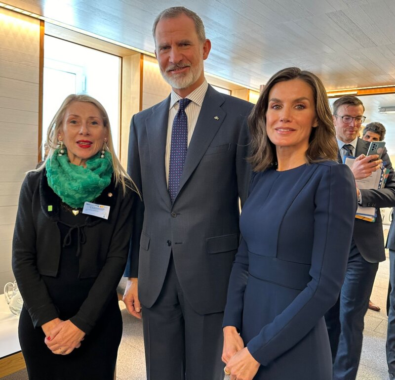 Lucía Jiménez, presidenta Asociación Canaria Víctimas Terrorismo junto a los Reyes en los actos del 11M. Foto Asociación Canaria Víctimas del Terrorismo