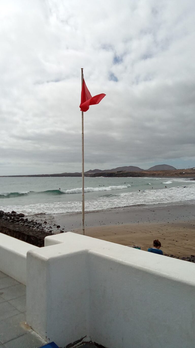 Canarias sigue pendiente del mar