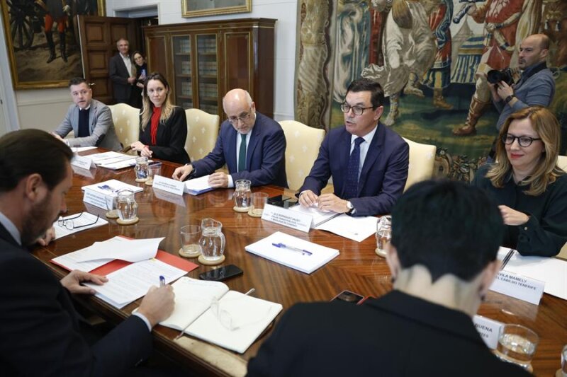 Madrid y Canarias estudian la finanaciación para el tren en Gran Canaria y Tenerife