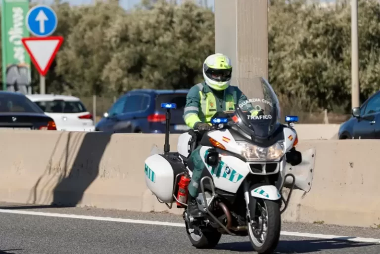Muere atropellado en Málaga mientras circulaba con un patinete en la autovía