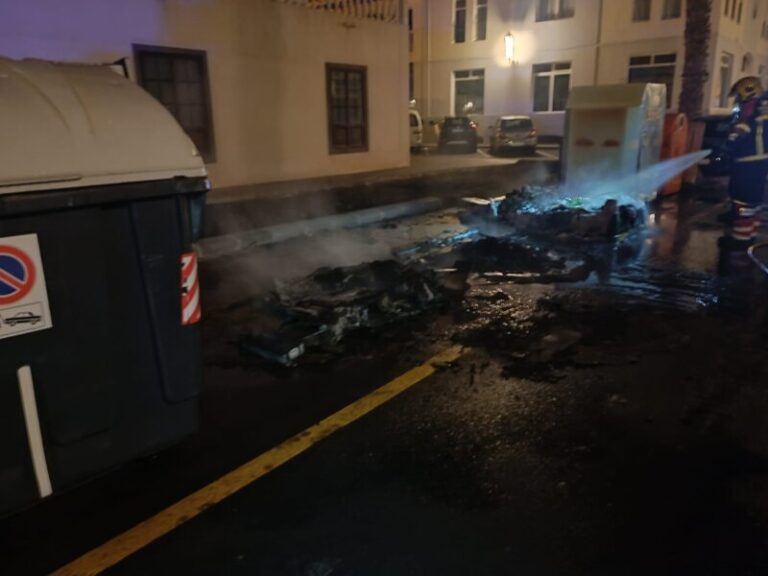 Otra madrugada más de incendios de contenedores en Lanzarote