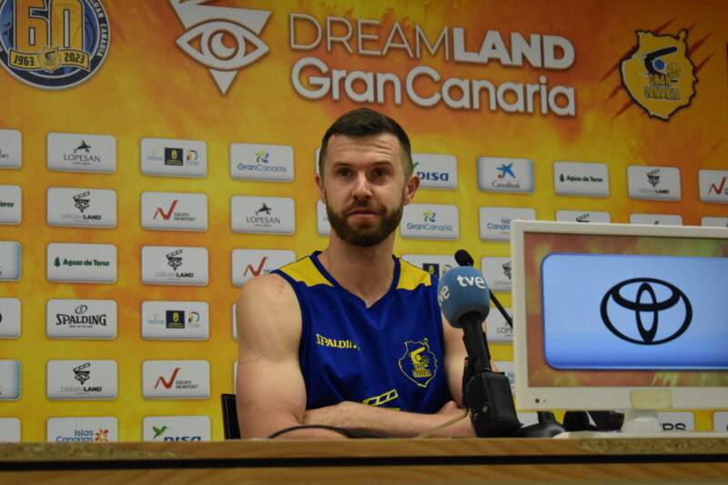John Shurna, jugador del Dreamland Gran Canaria, en rueda de prensa antes del derbi que enfrentará al equipo grancanario al Lenovo Tenerife / CB Gran Canaria 
