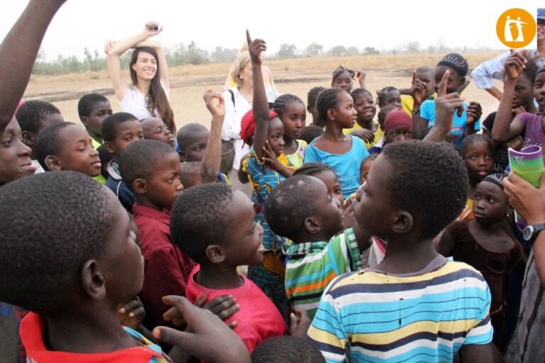 ‘El Alpende’ recibe a la Fundación Canaria Farrah para visibilizar la explotación infantil de los niños talibés
