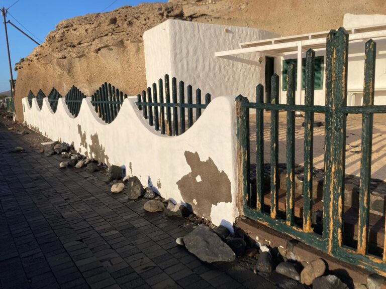 El fuerte oleaje da tregua