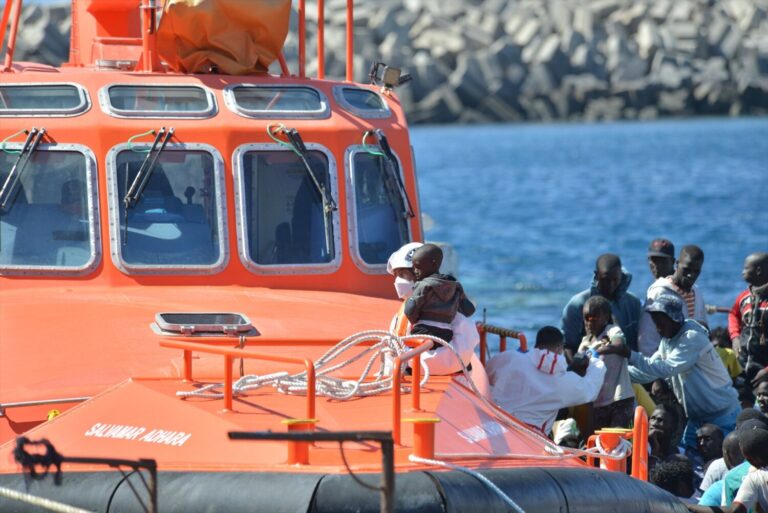 Llegan 220 migrantes a Canarias en 4 embarcaciones