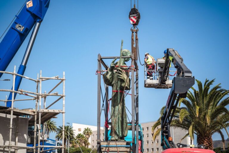 La estatua del Padre Anchieta ya está en la zona del gran anillo peatonal