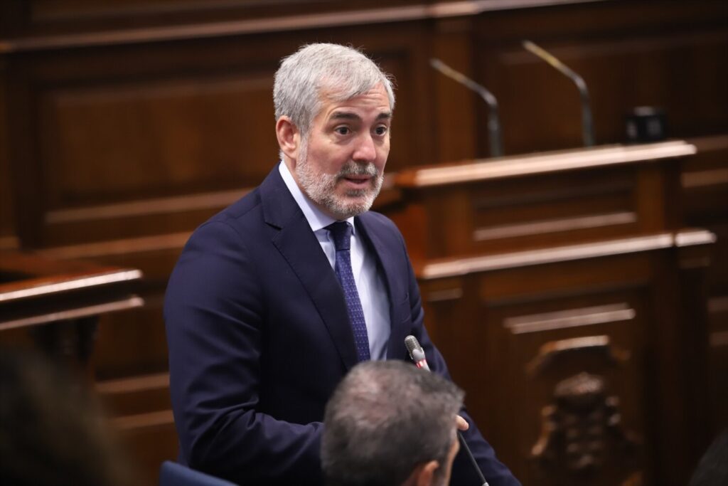 El presidente de Canarias, Fernando Clavijo, ha señalado este jueves que el borrador de la ley de Vivienda Vacacional