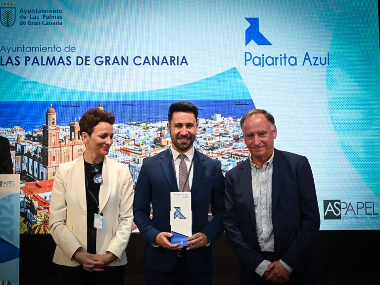 Las Palmas de Gran Canaria recibe su primera ‘Pajarita Azul’ por la gestión del papel y cartón