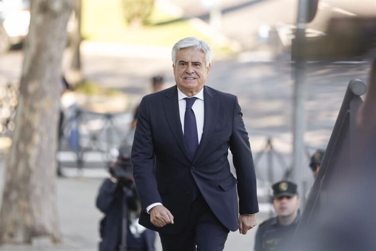 El TAD aprecia siete posibles infracciones muy graves de Rocha y la gestora de la RFEF