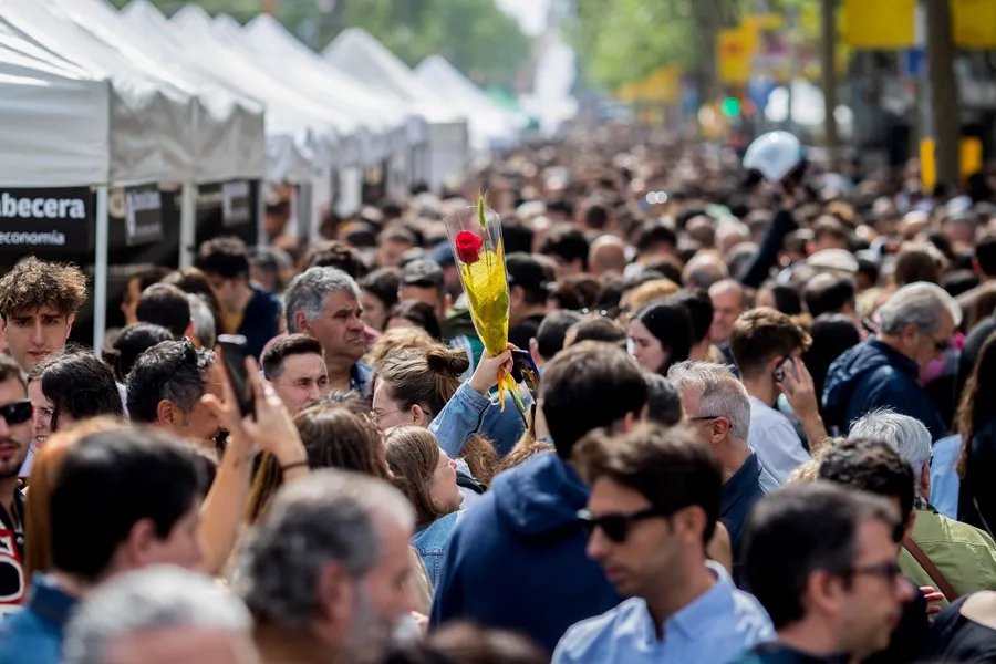 Optimismo en este Sant Jordi. Imagen de recurso EFE