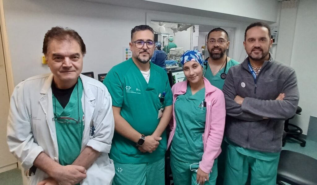 El HUC implanta un nuevo tipo de marcapasos sin cables En la imagen, profesionales de la Unidad de Electrofisiología y Arritmias del servicio de Cardiología del Complejo Hospitalario Universitario de Canarias (HUC). Fotografía: HUC