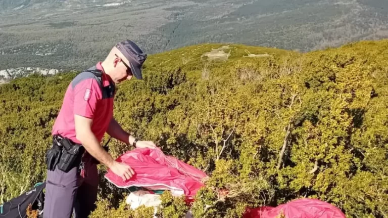 Fallece un hombre en Navarra tras sufrir una caída mientras volaba en parapente