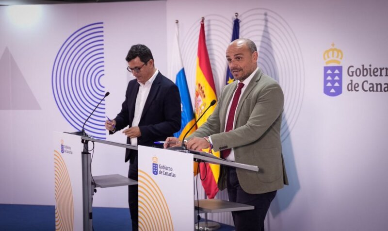 El consejero de Obras Públicas, Transporte y Vivienda, Pablo Rodríguez, y el portavoz del Gobierno de Canarias, Alfonso Cabello. Imagen Presidencia del Gobierno
